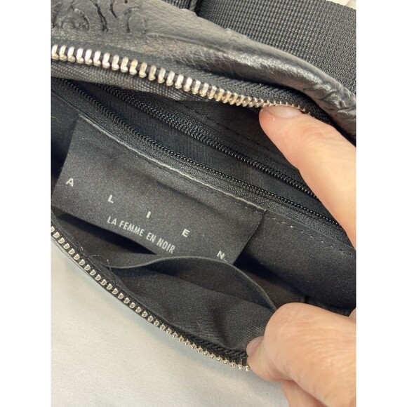 Alien X La Femme En Noir Leather Belt Bag Black One Size Xenomorph Crossbody - Picture 14 of 16